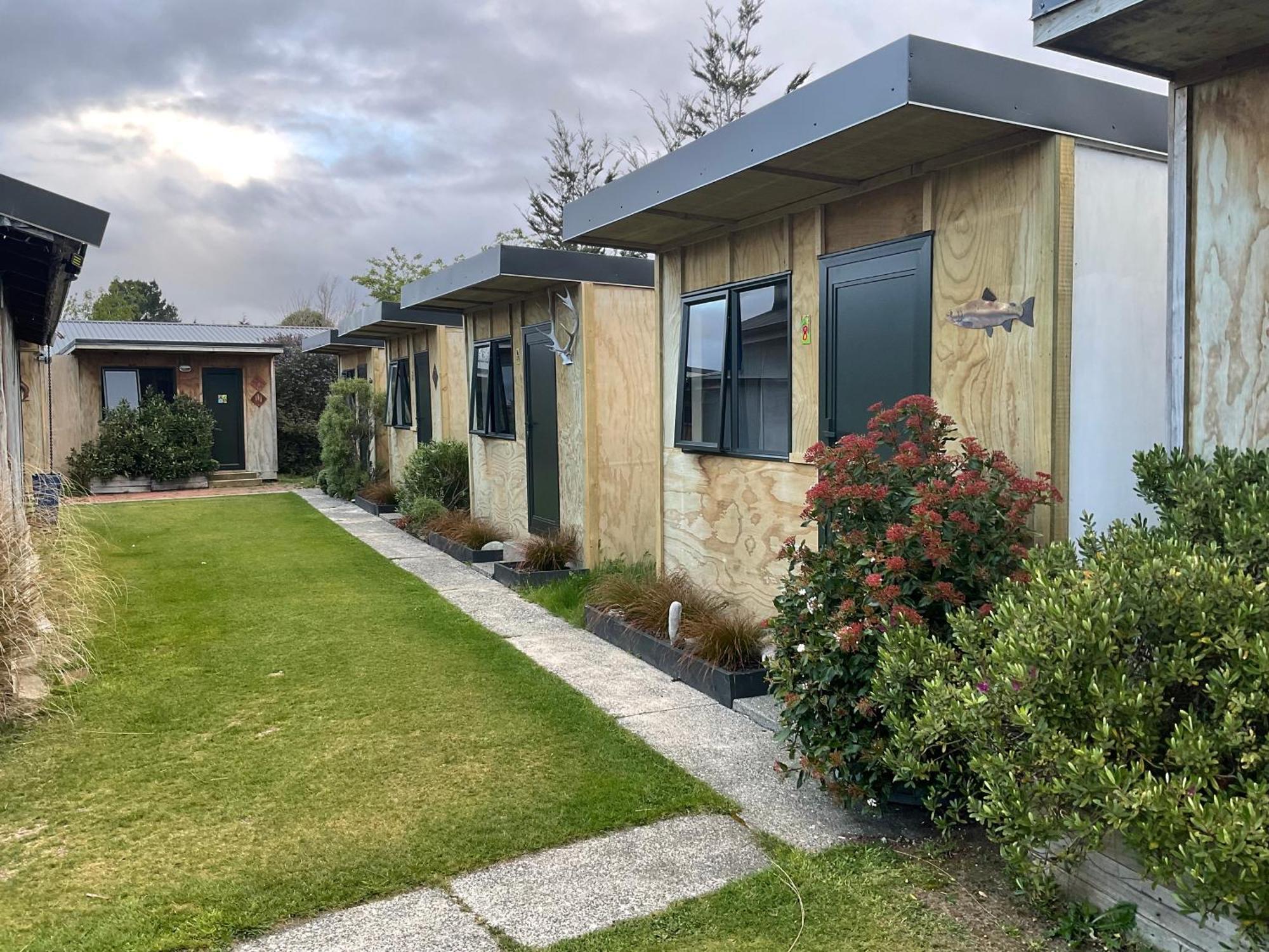 Mountains Edge Cabins Monowai Εξωτερικό φωτογραφία